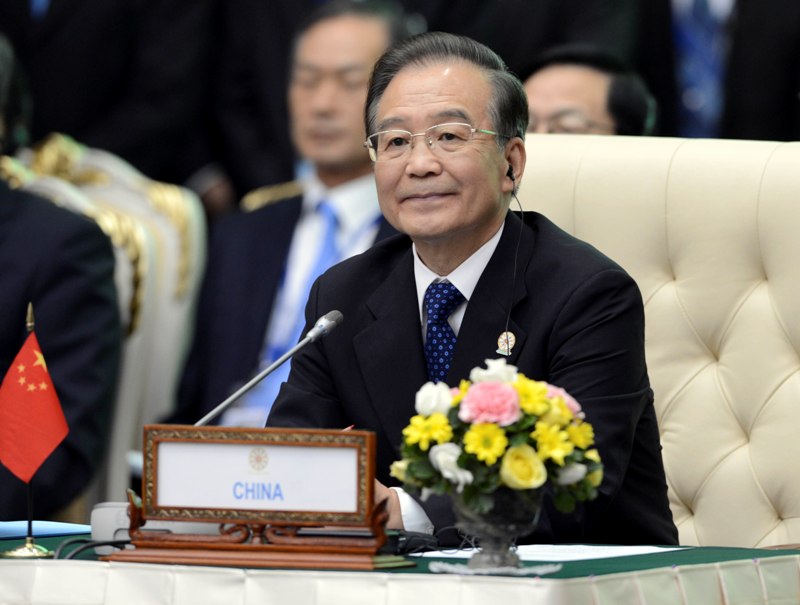 ����Ժ�����¼ұ��붫��ʮ�����ձ��������쵼�˹�ͬ��ϯ�����»�����������㣩