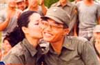 邓丽君劳军亲吻照曝光