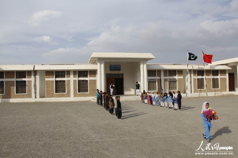 ͼΪұԴ޹˾ԮɽѧУͻ˹̹СŮǰɷõй׻ Ѹ 㣩