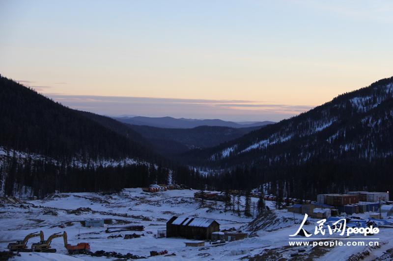 ʲؿ˶¶˶ɹϺ½СͼΪɿԶѩ