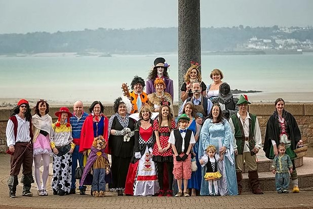 现场宾客的童话装扮