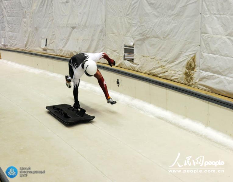 ��ѩ�����˶����� 