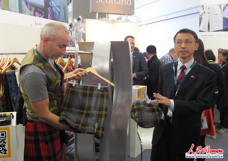 Slanj��װ�����ι�˾�����ո������ϰ��տͻ�Ҫ��Ŀ�ʽ�ͱ�ʶ����������ͼΪ��˾����չʾ��Ʒ��