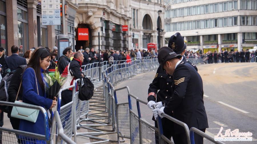 417գж׶ؾСʽʥ޽ǰһλŮʿϻŲ뻤 һ㣩