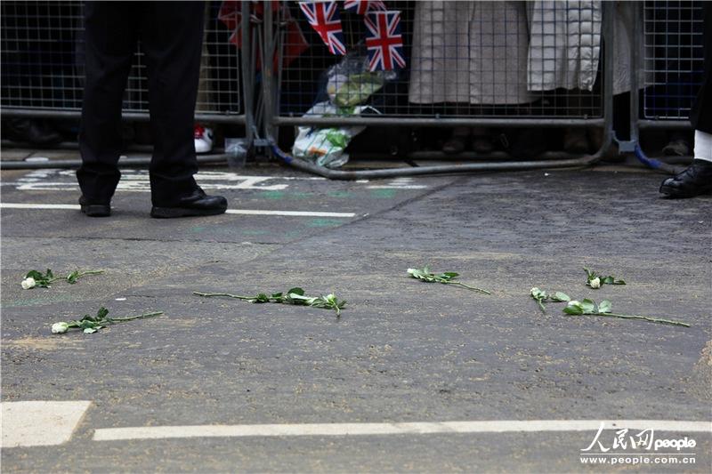 417磬Ӣǰж˵ʥ޴þСͶж¾ӰУ