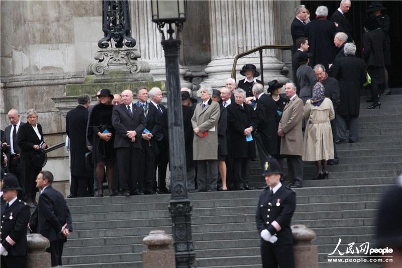 417磬Ӣǰж˵ʥ޴þСαȴáӰУ