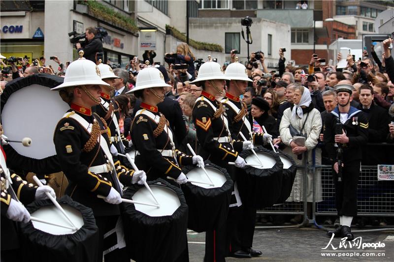 417磬Ӣǰж˵ʥ޴þС̶֡ӰУ