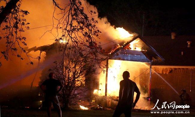 美国德克萨斯化工厂爆炸 数十人受伤(组图)
