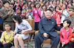 高清:金正恩夫妇视察少年团