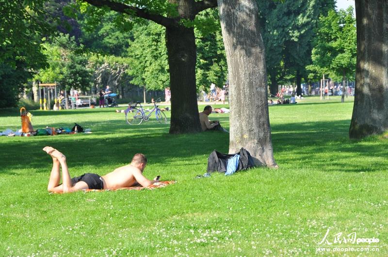 �¹���ϲ�����Լ���Ƥ��ɹ�ɽ�����С��ɫ����ˣ�����ԣ�ͳ�Ϊ�����ǵ�һ����Ҫ���л���������� ֣��ͤ �㣩