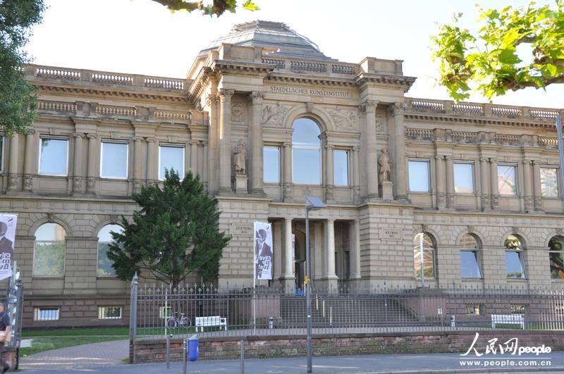 ����ӵ�һ���������Ĳ��������������ʮ������ͬ���͵�֪������ݣ��ǵ¹���������ŷ��һ������Ĳ���ݾ���������Ҫ�Ĳ���ݾ������ڵ�֮һ�����ǹ�������ѧԺ��ʩ�ص¶������ݣ����������� ֣��ͤ �㣩