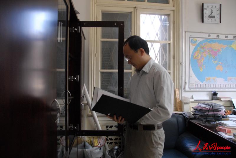 2010ףԬȪפǹӪȹΪеĶӣפ⹤޷õչ˼ˡԴˣԬȪĸײû꣬ԬȪҲһԸĸ飬ĵϣܹкƽƬйפʹṩ