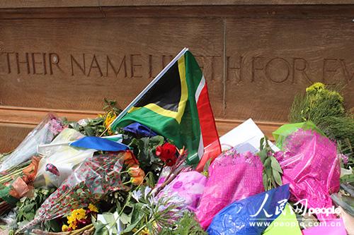 ��ͳ��ǰ�������Է���Ϊ���������������õ���Ըǽ������Ӱ Τ����