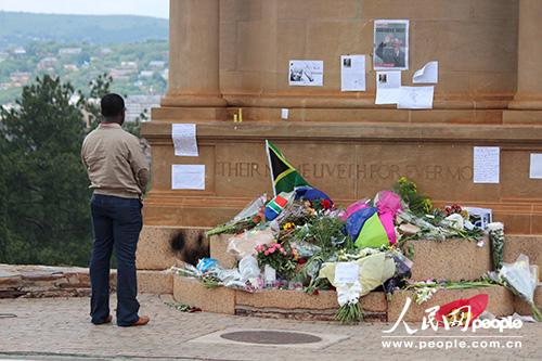 �Ϸ���������ԸǽǰΪ������Ĭ��������Ӱ Τ����