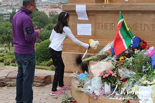 �Ϸ���������ԸǽǰΪ�������׻�������Ӱ Τ����