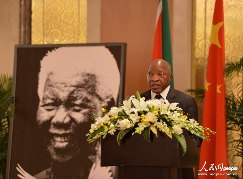 �Ϸ�פ����ʹ���ӣ���Ӱ������������ ������