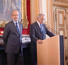 ֻףзʮ     ֻο˹ܣһ֧ɷڸ羫ӢɵĶٶ˴ʣͬʱֻ126յ28ڱϺһϵеף    ˹ƣֻй⽻ЭȻٰͬġߵԶǻۡз50عչչ127ڹҲݾпĻʽз50عչѧֻὫ127йоС    ֻйö־õĹϵй⽻ѧὨõĺϵ