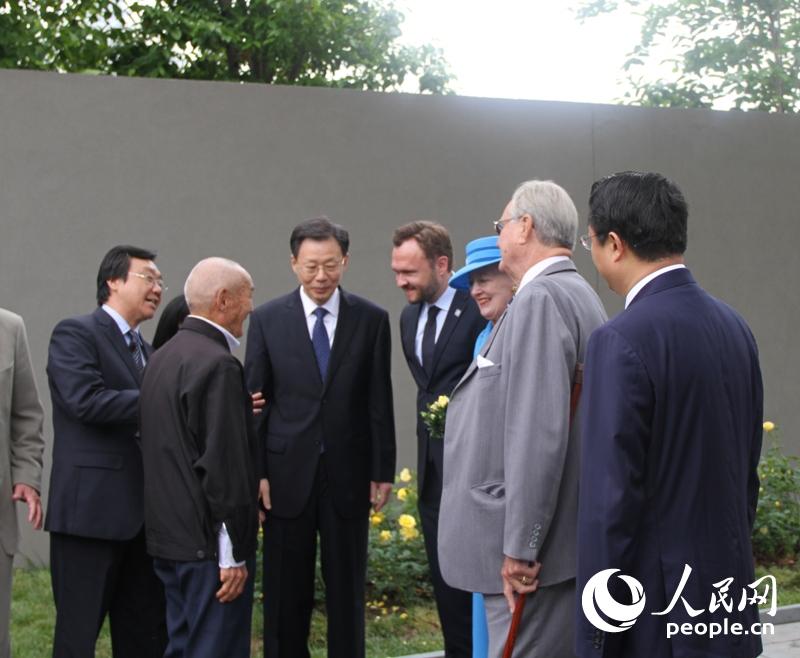 ±87ϾɱҴչ뵤Ů򸾣ͼƬɵפʹṩ