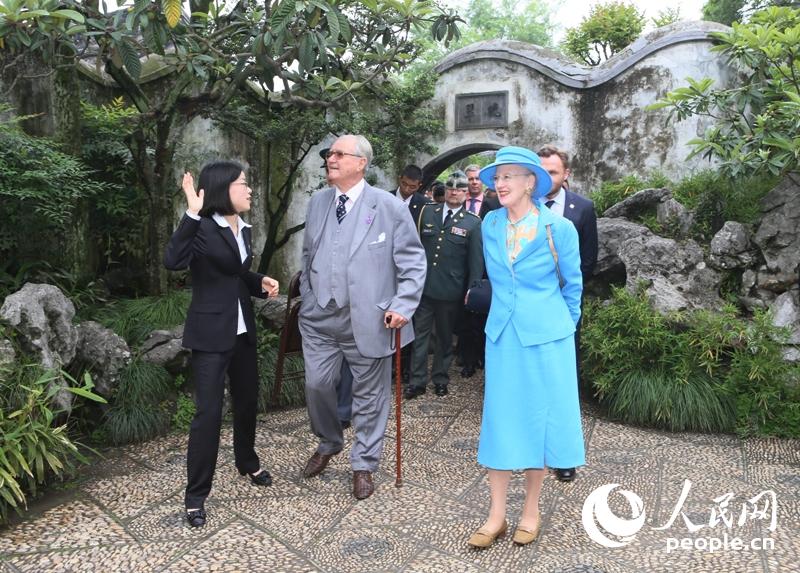 ŮضڽԱͬ²ι׾԰Ӱ