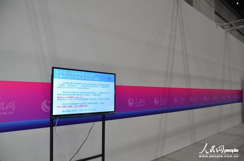 ��������LED��Ļ��65Ӣ��Һ���������ŷ��ֱ����ֳ����漰ý�����̬��Ϣ��ͼΪ������ר�ù������ڵ�Һ������