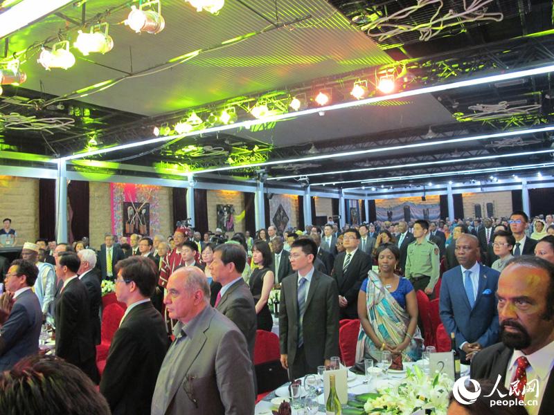 �����ʼǰ�����й�����ͷ����˸衣