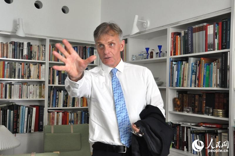 ���鿴���ˣ�̧ͷ���ܿ�����԰��ɫ���ѹִ�ʹ��ô�����������ʽ�鷿������Ӱ�������� ֣��ͤ��