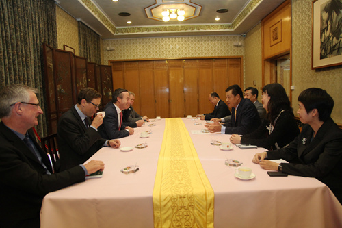 פӢ����ʹ��������ʹ����Ӣ��������ʱ��������Ͳ�����̸ ͼƬ��Դ���й�פӢ��ʹ����վ