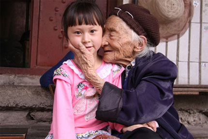 ����92�����·Ů��÷ƽ�����˳�����1922�꣬�������䣬���μ���·ʱ����1938�괺��ǰ����ʱֻ��15�꣬������һ��������µĺ���һ�����������·��������Ȼ������������¨�͵����ء��μ���·�İ��ն����ף��������幫·��Ϊ�˴���ձ��ˣ�·��ͨ��ʱ����;�ϰ��ն��ǳ����ˡ�����ϸ�� 