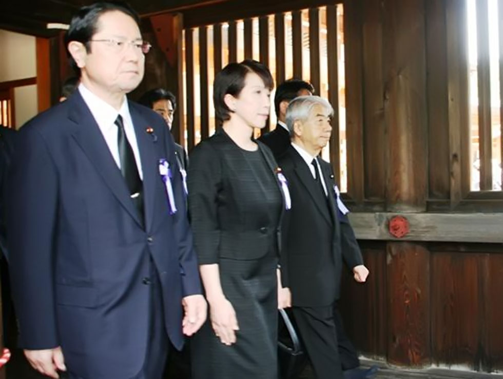 �ձ������ɹ�����Ա�ΰݾ�������