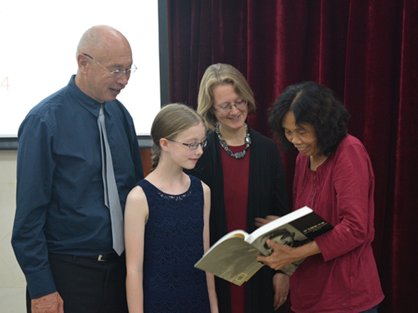 会后,参会人员合影留念。(李警锐摄)