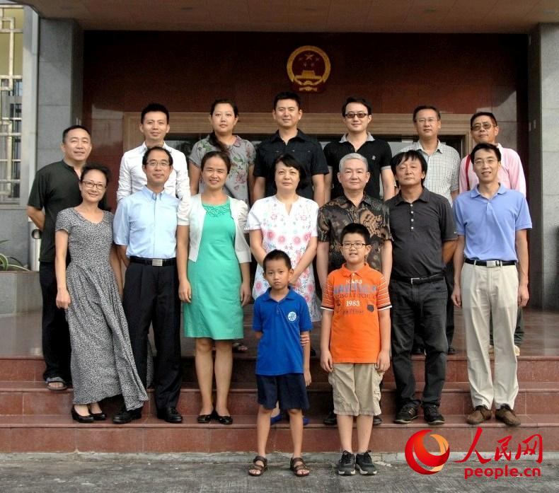 驻圭亚那使馆全家福