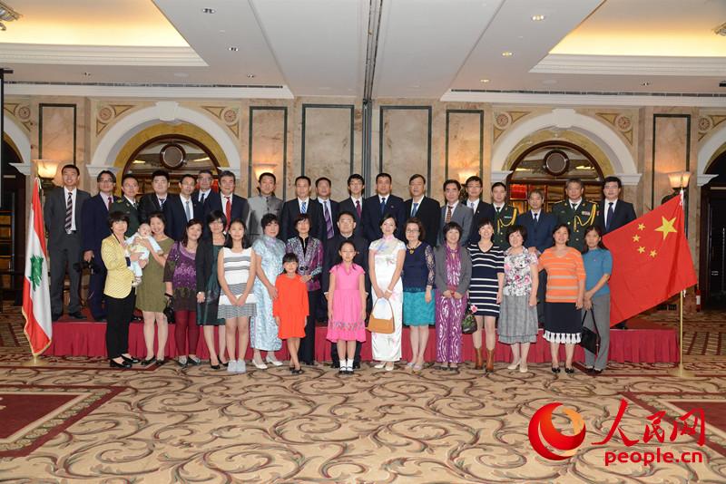 驻黎巴嫩使馆全家福