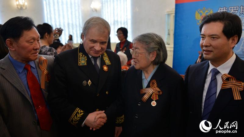 ����˹פ����ʹ����������ë��֮Ů������������