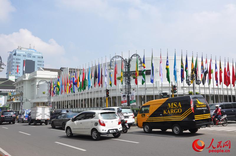 ΪӭӼǷǻٿ60䣬ӡԶüܱ߽ͨɵȫ淭ޡڣؽֵ100չӭϹϰǷǹҵĴׯѩ 