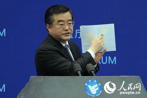 河北省省长张庆伟作主旨演讲 人民网记者 代睿 摄