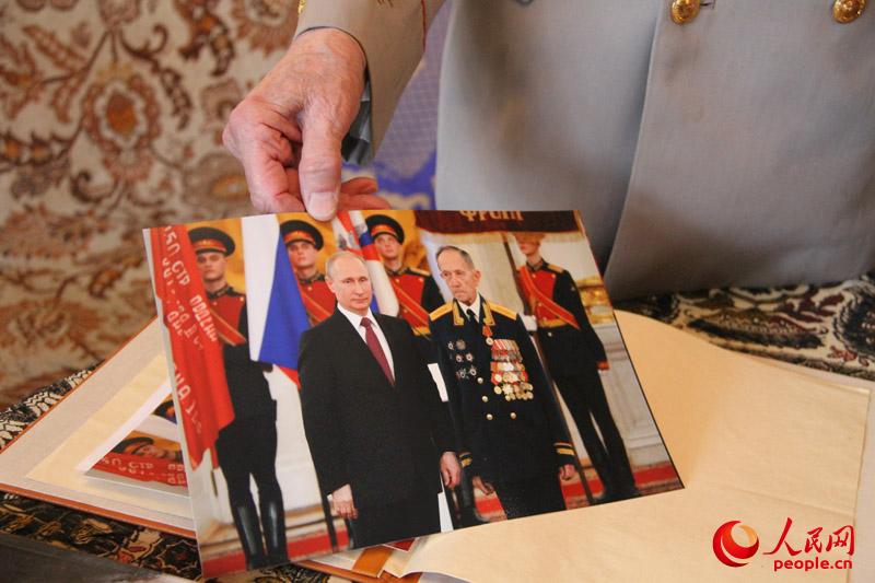 ˹����˹���Ͻ�չʾ�������ͳ�վ���Ӱ ������������ �����㣩