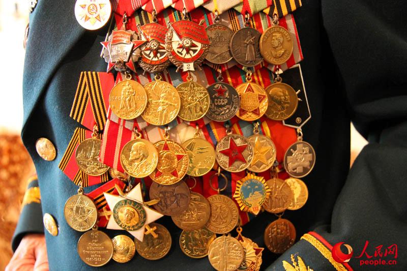 ˹����˹���Ͻ�������ϵ�ѫ�ºͽ���  ������������ �����㣩