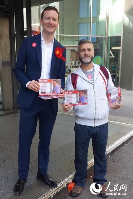 为工党拉票的民众(摄影:白天行)