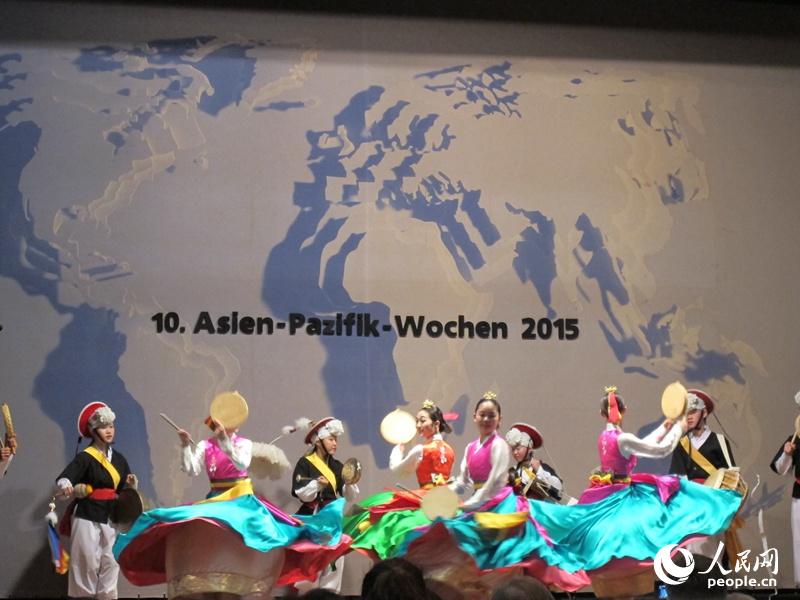 ��������̫�ܡ���Ļʽ�ϵĺ������������ݡ����� ��ѩ�B��