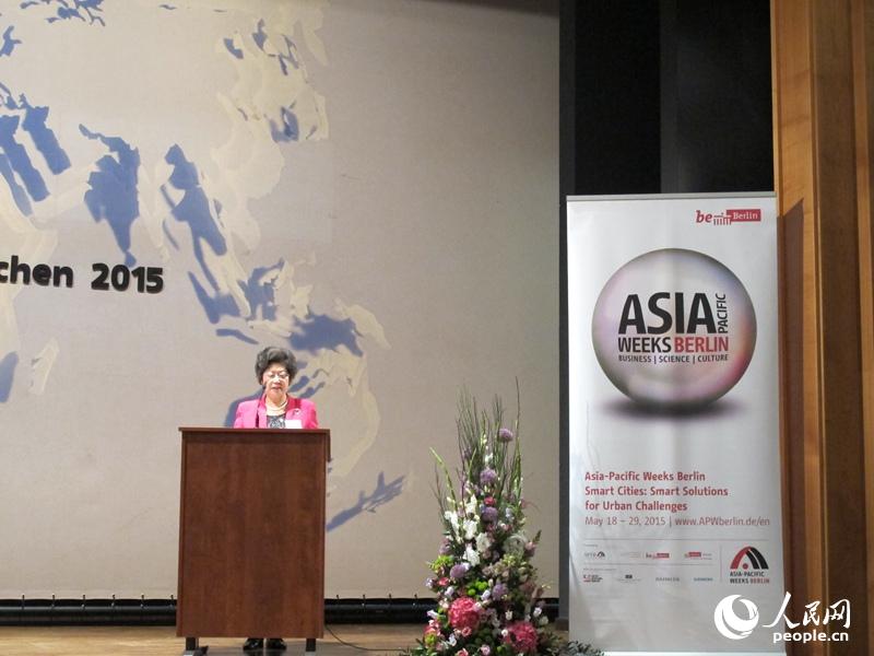 ��������Э����ϯ����֥Ϊ�й��������´ǡ����� ��ѩ�B��