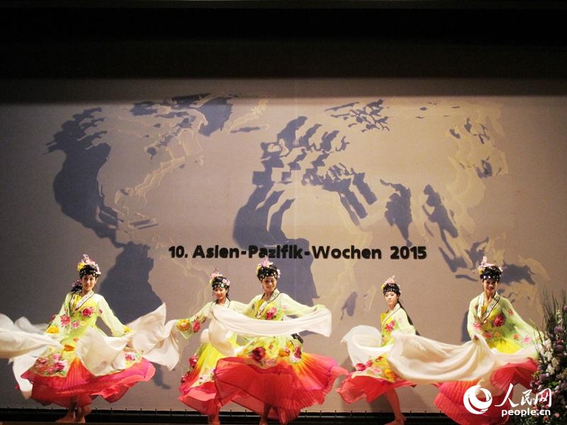 �й��ŵ��赸ӭ���������������� ��ѩ�B��