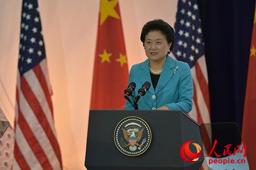 习近平主席特别代表、中国国务院副总理刘延东在第七轮中美战略与经济对话和第六轮中美人文交流高层磋商联合开幕式上致辞。人民网驻美国记者 温宪 摄