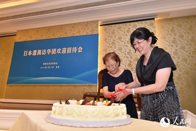 ûڼ䣬ӺλŮʿӭաЭ׼˵⣬Ƿǳϲ 㣩