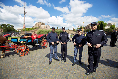 52գ޳⣬зԱӲһ飨ⷽԱͬѲߡͼƬԴ»磩