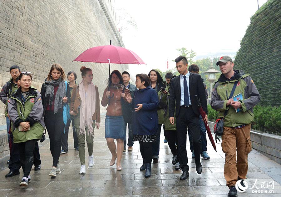 �ж�ý��ɷ����ڹų�ǽ��ȡ������Ա���⡣