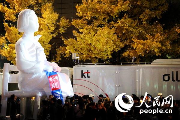 1112׶ڹ⻪Ź㳡һ࣬ھۼھ͡οŮǰ麫ǩйοЭ 