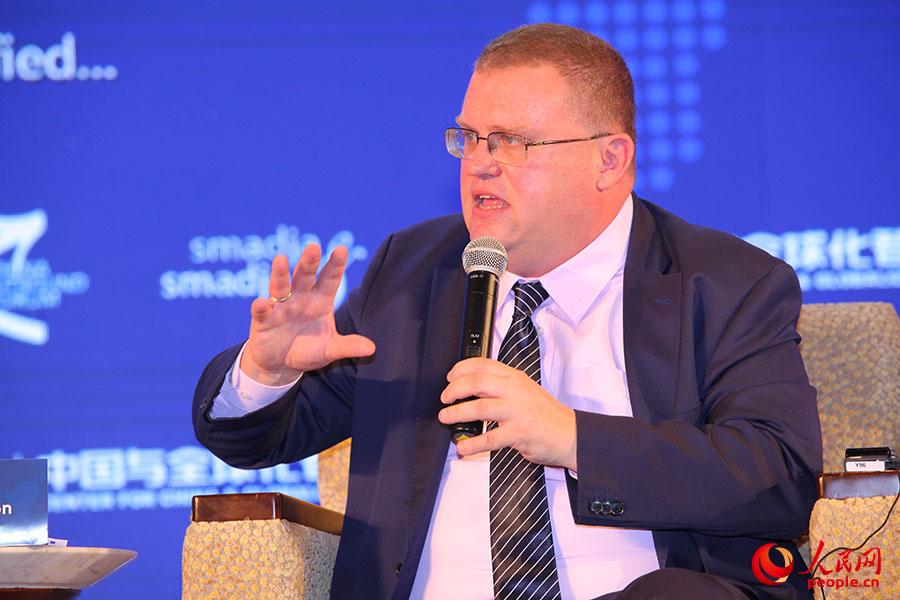 ΪȫϵܲDavid Harmon