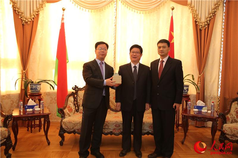 ��������ɷ����쵼