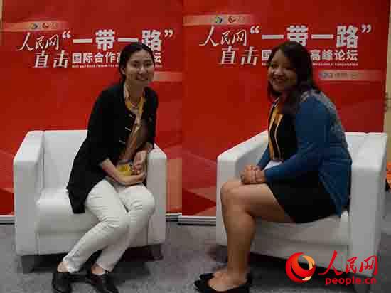 ϶˼Liz Abril߶Ի ȻӰ