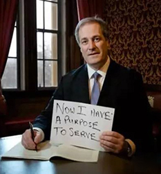 麦克·贝茨勋爵